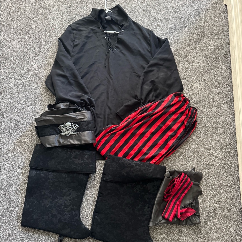 Men’s Pirate Costume